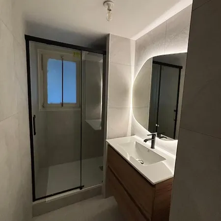 شقة New, Bright لافال