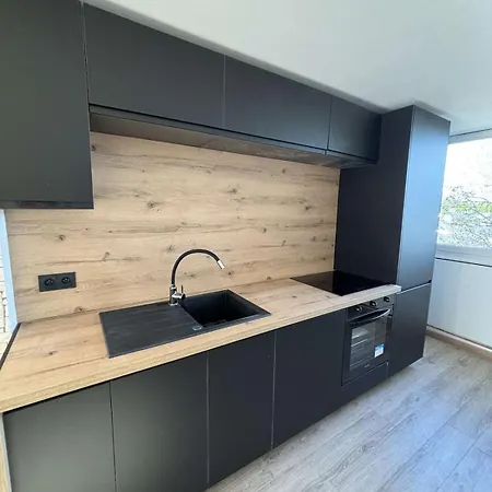 New, Bright * Λαβάλ